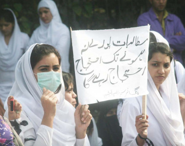 nurses split over strike action after govt talks nurses split over strike action after govt talks