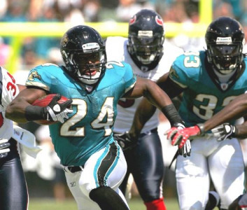 nfl jaguars owner agrees to sell team to pakistani american businessman