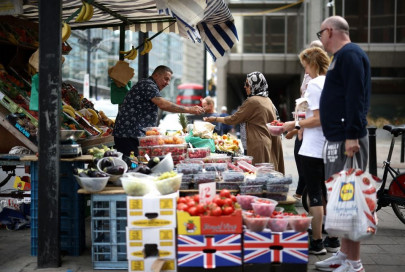 soaring food prices push uk inflation back to 40 year high