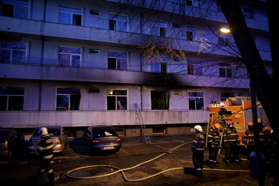 Photo of Fire at COVID-19 hospital in Romania kills nine people