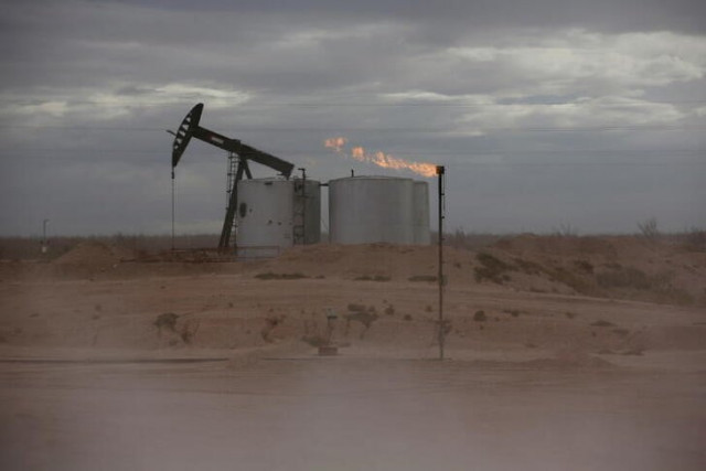 oil prices rose almost 2 earlier in the day as kazakhstan s supplies continued to be disrupted photo reuters oil prices rose almost 2 earlier in the day as kazakhstan s supplies continued to be disrupted photo reuters