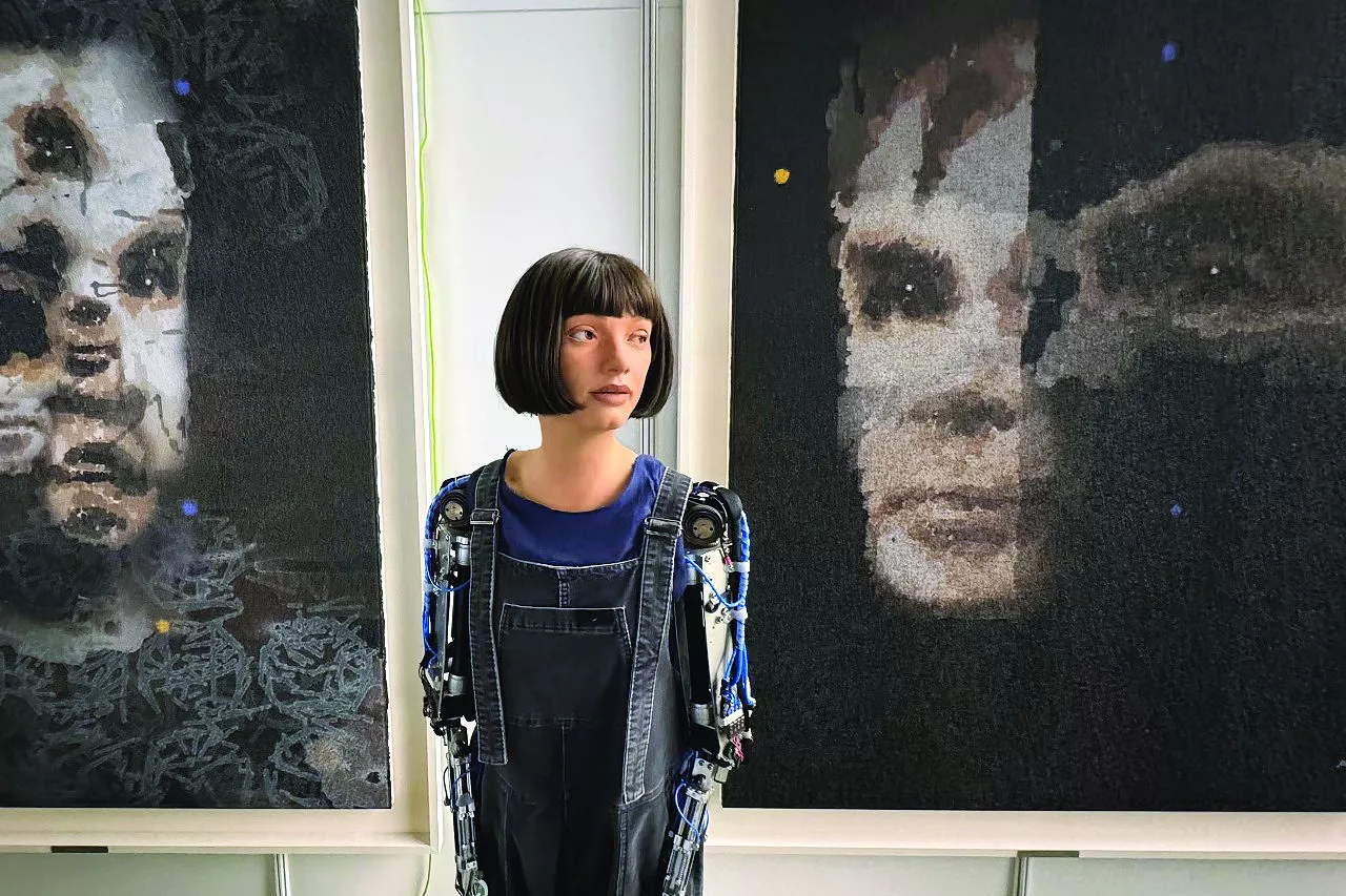 first robot artist ai da to auction painting