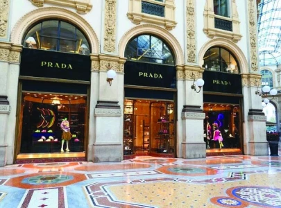 prada eyes versace bid prada eyes versace bid