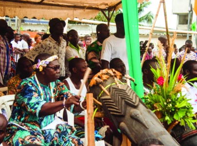 europe pressed to return looted art