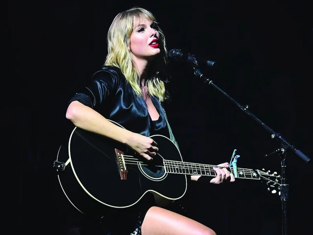 swift records her 2019 live album in paris photo file swift records her 2019 live album in paris photo file