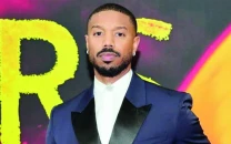 michael b jordan says mother is used to him getting attention after viral golden globes moment