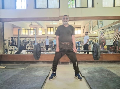 retired banker defies age to become deadlift champion at 71 retired banker defies age to become deadlift champion at 71