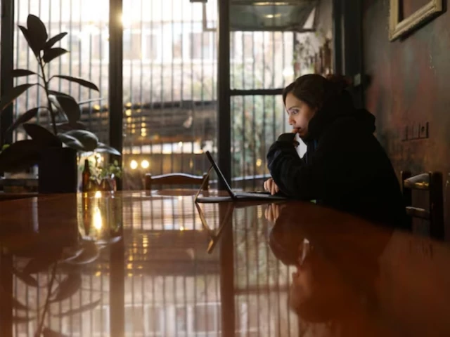 Iranians Reconnect to Internet After 88-Day Shutdown Amid Ongoing US and Israel Tensions and Censorship
