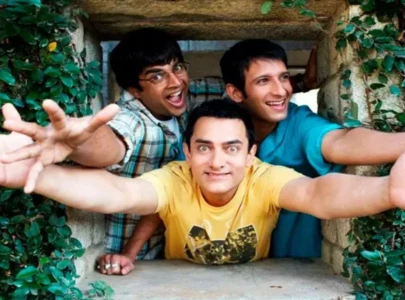 vidhu vinod chopra films denies reports of 3 idiots re release