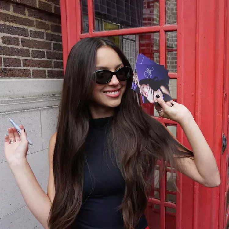 vintage brunette is the low maintenance hair color to try this fall