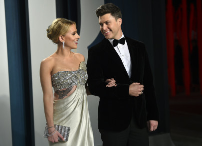 scarlett johansson ties the knot with comedian colin jost