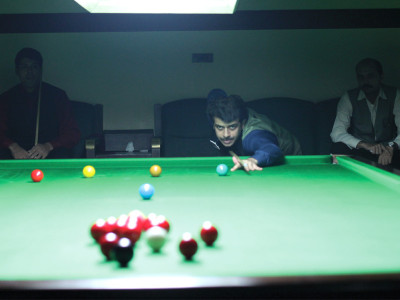 snooker toba shehzad cruise into 2nd round