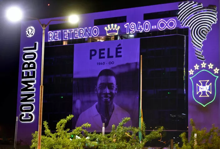 global media bows to king pele global media bows to king pele