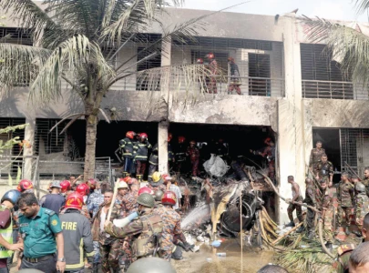 19 killed as bd jet crashes into campus 19 killed as bd jet crashes into campus