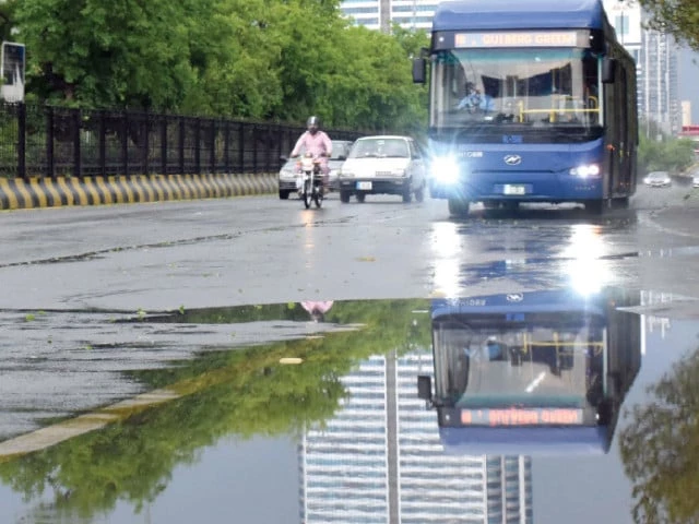 Pre-monsoon showers drench twin cities