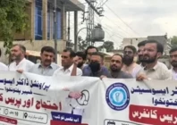 young doctors besiege secretariat for pay hike young doctors besiege secretariat for pay hike