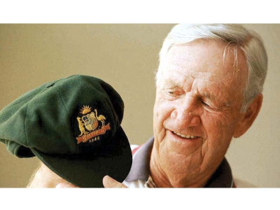 cricket invincible loxton dies aged 90