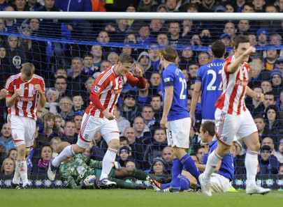 football huth strike sinks everton