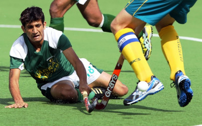 hockey champions trophy australia thrashes pakistan 6 1