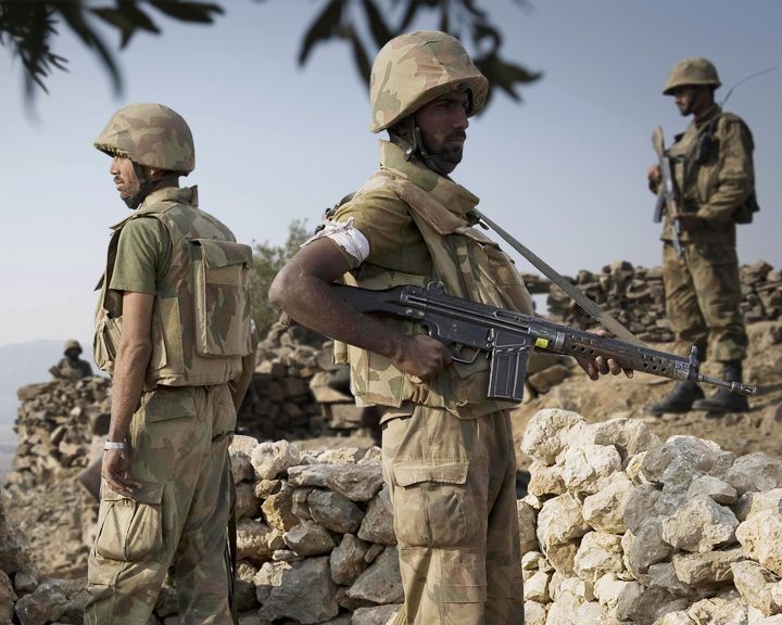 hangu district five dead in clash between security forces and militants