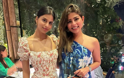 watch suhana khan strikes a pose with pakistani doppelg nger