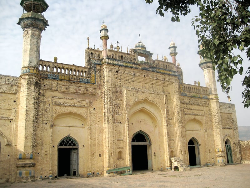 139 year old mosque masjid rajgan falls prey to neglect