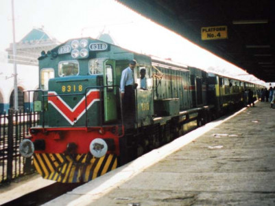 train delays minister issues 10 day ultimatum