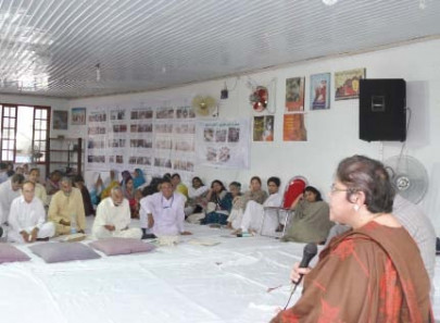 viva la revolution analyst says there is no middle class just a middle income class