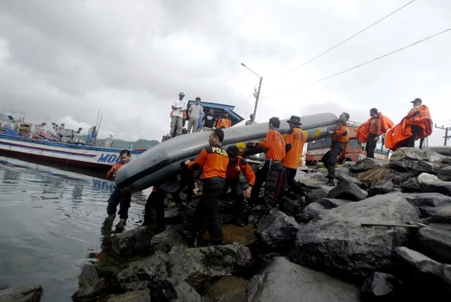 13 people found alive near indonesia migrant boat capsize 13 people found alive near indonesia migrant boat capsize