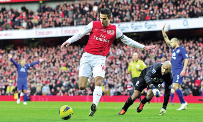 football strike puts arsenal chelsea ties in doubt
