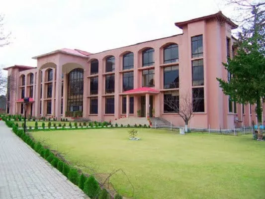 comsats official gets charge sheeted for malpractices comsats official gets charge sheeted for malpractices