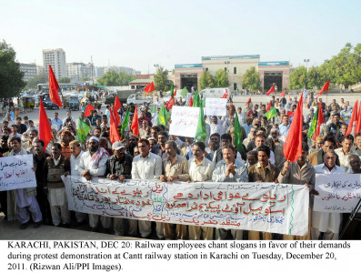 railwaymen protest workers unions of pakistan railways unite to save it from privatisation railwaymen protest workers unions of pakistan railways unite to save it from privatisation