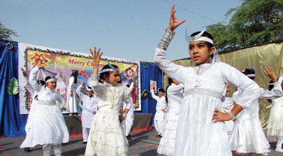 muslim hindu and christian students join forces to spread the season s cheer muslim hindu and christian students join forces to spread the season s cheer
