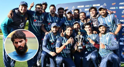 tummies are visible misbah questions pakistan players fitness