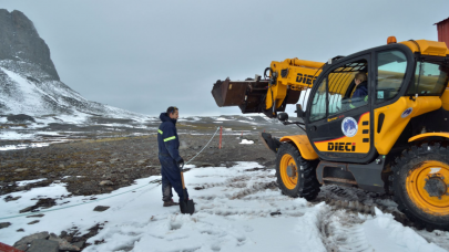 antarctic fuel eating microbes may help in plastic clean up antarctic fuel eating microbes may help in plastic clean up