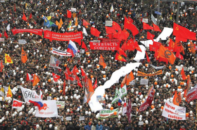 in search of free russia sea of protesters fills moscow to pile pressure on putin