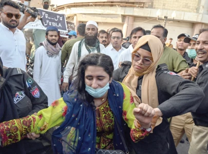 protest plunges older karachi into chaos