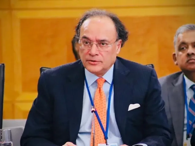 FinMin seeks BB rating, <astro-island uid=