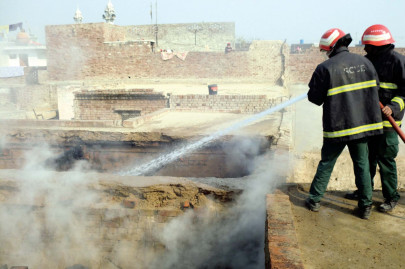 family feud 14 killed five injured three houses burnt