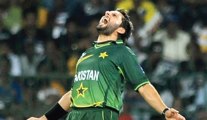 afridi spins renegades to 1st win