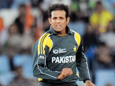 naved bowls hurricanes to 4th successive win