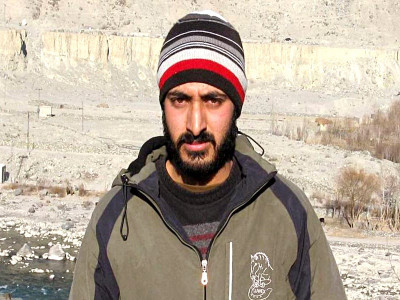 a valiant attempt young man rescues girl and her saviour from drowning