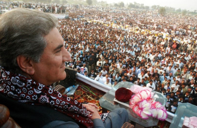 those criticising pti themselves rely on musharraf supporters qureshi