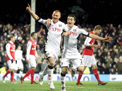 wenger rages at referee after defeat