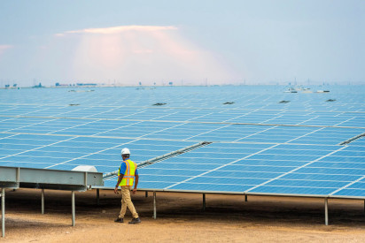 Abu Dhabi to build world's largest solar power plant