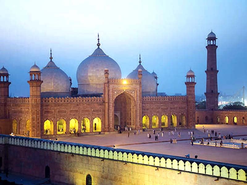 a magnificent view of lahore s iconic badshahi mosque before sunset built in the sixteenth century the edifice is a historical monument and tourist attraction photo file