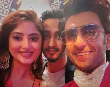 sajal humayun fahad join bollywood s best at filmfare me receive honours