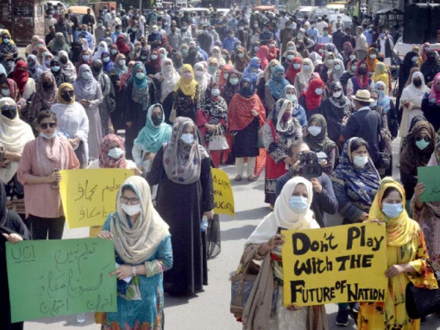 schoolteachers and parents protest against the closure of schools in the provincial capital photo app schoolteachers and parents protest against the closure of schools in the provincial capital photo app