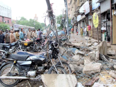 strong winds break heat spell in karachi strong winds break heat spell in karachi