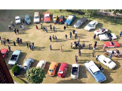 vintage car show makes a splash